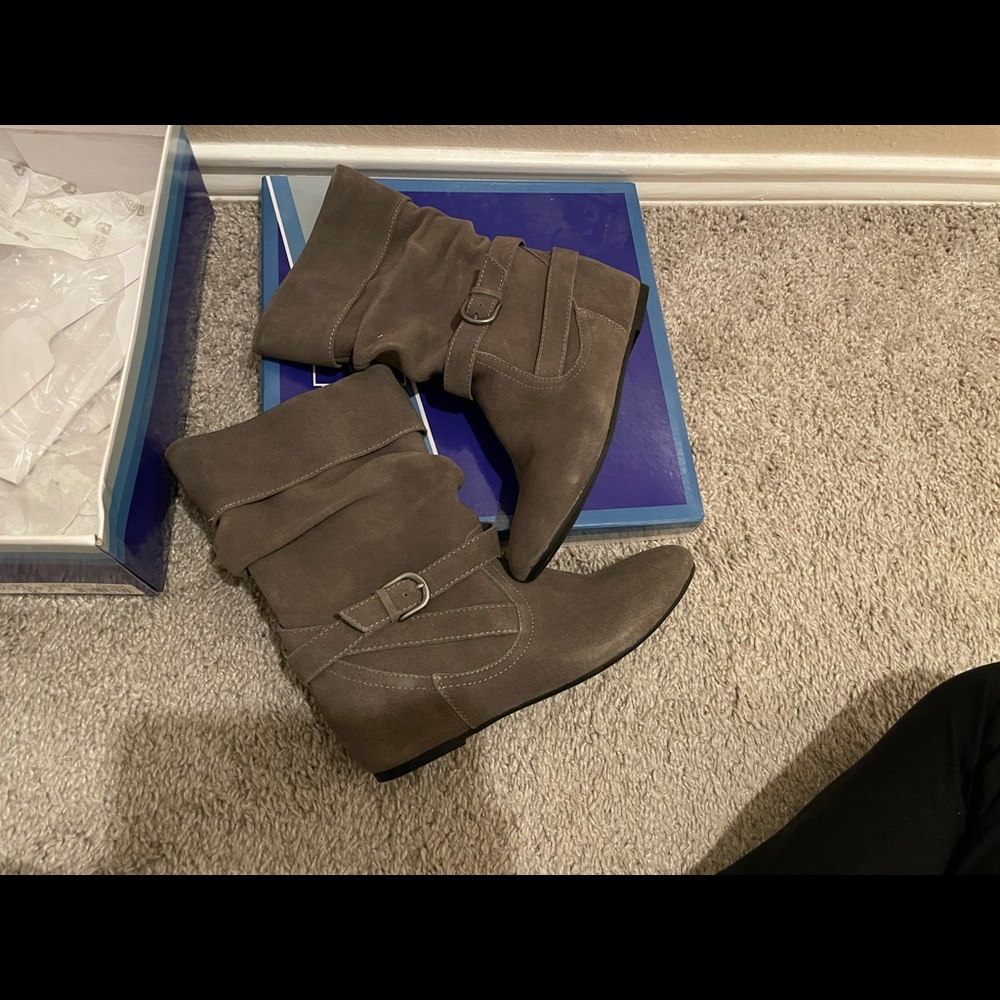 NWOT Boots | Flat heel | size 8